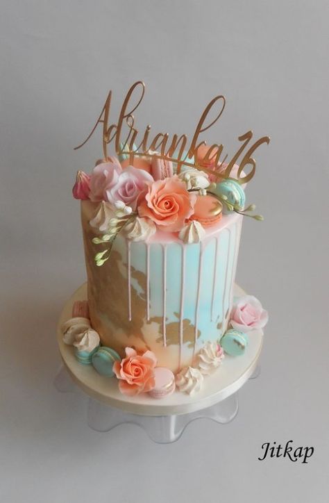 Cake Ideas For 20th Birthday Girl, Cakes For 16th Birthday Girl, Teen Girl Cake Ideas, Sweet Sixteen Cakes For Girls, 15 Bday Cake, Trending Birthday Cakes, Teen Birthday Cake Ideas, Drip Cake Birthday, 16th Bday Cake