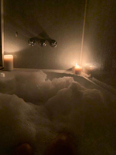 Bath Time Aesthetic Night, Aesthetic Baths Night, Bubble Bath Self Care, Bath Night Aesthetic, Relaxing Aesthetic Night, Romantic Bath Setup, Aesthetic Bath Pics, Late Night Bath Aesthetic, Bath Bubbles Aesthetic