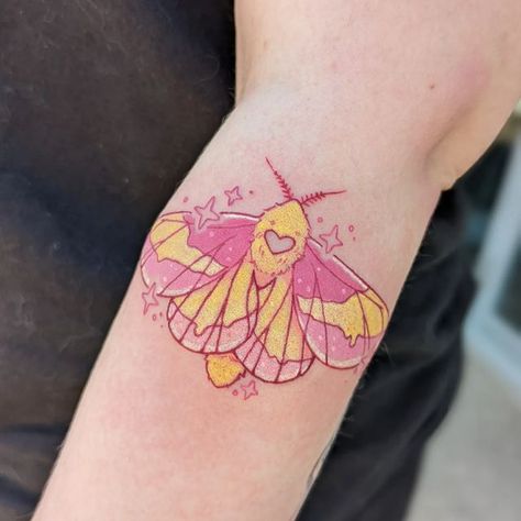 Maple Moth Tattoo, Rosy Maple Moth Tattoo, Maple Moth, Tattoo Amor, Rosy Maple Moth, Funky Tattoos, Pink Tattoo, Magical Girl Aesthetic, Bug Tattoo