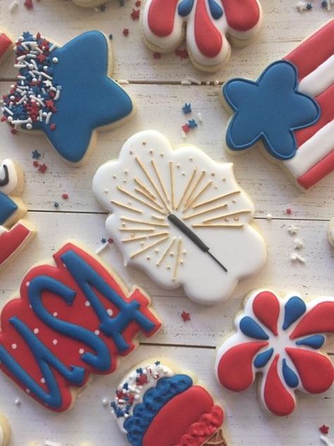 July 4th Cookies, Patriotic Sugar Cookies, Cookie Techniques, Patriotic Cookies, Buy Fireworks, No Bake Sugar Cookies, Royal Iced Cookies, Summer Sweets, Crazy Cookies