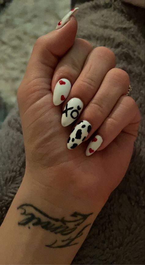 Punchy Valentines Nails, Valentines Nails Western, Country Valentines Nails, Valentines Cow Print Nails, Valentine Western Nails, Cow Valentines Nails, Western Valentines Day Nails, Cow Print Valentine Nails, Western Valentines Nails