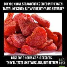 Recipe for DIY dried strawberries in the oven - that are healthy! Must try. Life Tips, Dried Strawberries, Think Food, Deilig Mat, Chicken Nuggets, Healthy Treats, Food Hacks, Cooking And Baking, Love Food