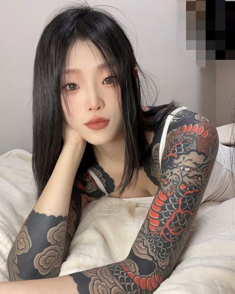 Female Tattoos, Women Japanese Sleeve Tattoo, Irezumi Tattoos Sleeve, Wabori Tattoo, Irezumi Sleeve, Tatuajes Irezumi, Tattoo Japan, Japanese Tattoo Women, Tattooed Girls