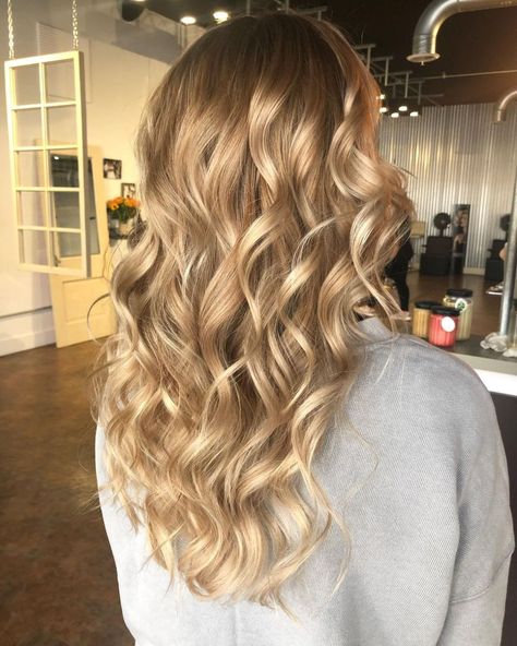 Types Of Curls Hairstyles, Loose Curls For Medium Hair, Curled Hair For Long Hair, Curled Hair With Curling Iron, Loosely Curled Hair, Cute Hair Curls, Loose Curl Wedding Hair Down, Hairstyle Down With Curls, Engagement Picture Hairstyles Curls