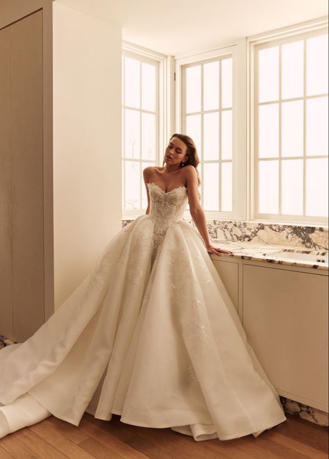 Corset Ball Gown Wedding Dress, Leah Da Gloria Wedding Dress, Leah Da Gloria, Classy Wedding Dress, Dream Wedding Ideas Dresses, Wedding Dresses Corset, Bridal Dress Design, Wedding Dress Accessories, Wedding Dresses Strapless