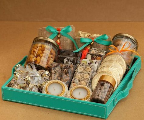 Oder, Diwali Gift Hamper Packing Ideas, Dessert Hampers Ideas, Gift Tray Packaging, Diwali Gift Box Ideas Handmade, Food Hampers Packaging, Rakhi Gift Hamper Ideas Handmade, Lohri Gift Packing Ideas, Diwali Gift Hampers Ideas