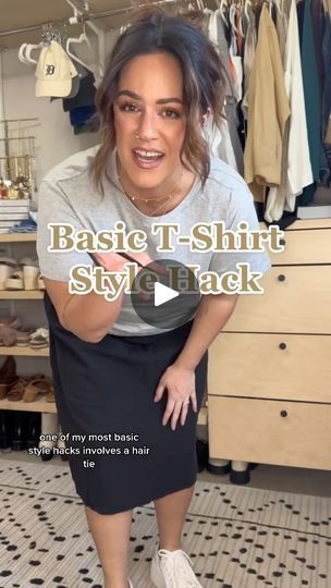 Tshirt Tied Over Dress Outfits, Hair Tie Shirt Trick, How To Tie Your Shirt Into A Crop Top, Tie Shirt Over Dress, How To Tie Up A Tshirt Thats Too Long, Tying A Tshirt Hack, How To Tuck A Tee Shirt, T Shirt Tying Hacks, Tie Tshirt Knot With Skirt