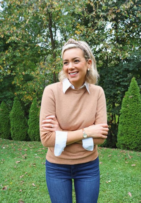 Sweater And Button Up Outfit, Collared Shirt With Sweater, Sweater With Collared Shirt, Sweaters With Collared Shirts, Fall Outfits Nyc, Camel Cashmere Sweater, Collar Shirt With Sweater, Polo Outfits For Women, Polo Sweater Outfit