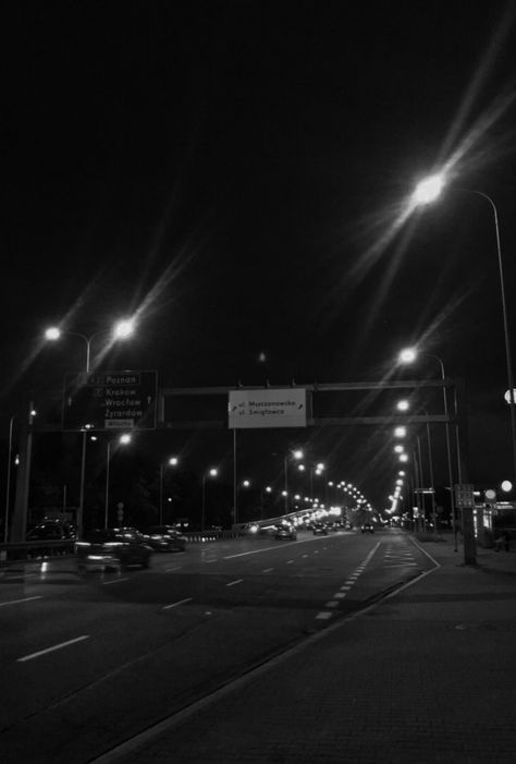 Dark Street Aesthetic, Aesthetic Cars, Street Aesthetic, Street Pictures, Dark Street, Black And White Picture Wall, Dark Images, Cute Black Wallpaper, Dark Paradise