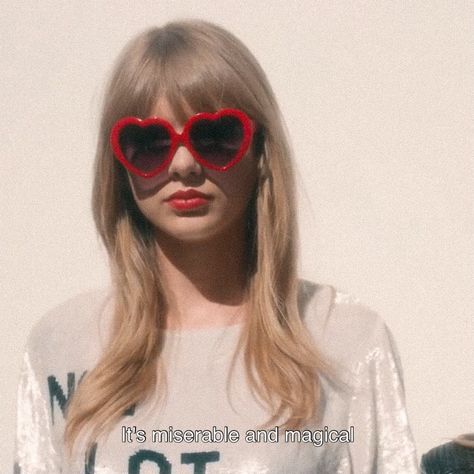 📸 More Taylor photos of 2022 Toronto International Film Festival Taylor Swift 22 Music Video, Taylor Swift Red Lyrics, Taylor Swift Red Aesthetic, 22 Music Video, Music Video Makeup, Red Taylors Version, Taylor Version, Taylor Swift Makeup, Red Taylor's Version