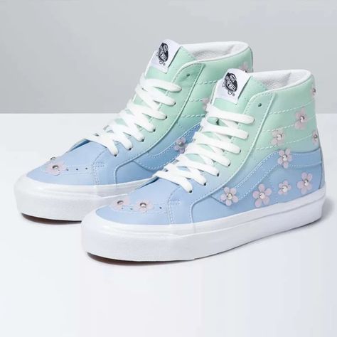 Sandy Liang SpongeBob SquarePants x Vans Sk8-Hi 38 Dx Shoes Inspo, Cute Vans, Sandy Cheeks, Vans Store, Sandy Liang, Popular Shoes, Shoes Vans, Vans Sk8 Hi, High Top Vans