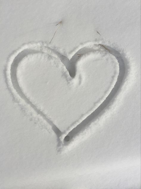 Snow Heart Aesthetic, Heart In Snow, Heart Snow, Snow Heart, Winter Heart, Christmas Bucket, Study Tips For Students, Loving Heart, Best Filters For Instagram