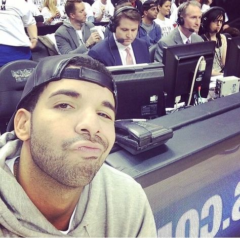 Rare Drake Pictures, Old Drake Pics, Drake Rares, Drake Selfie, Drake Tumblr, Drake Pfp, J Cole And Drake, Drake Funny, Old Drake