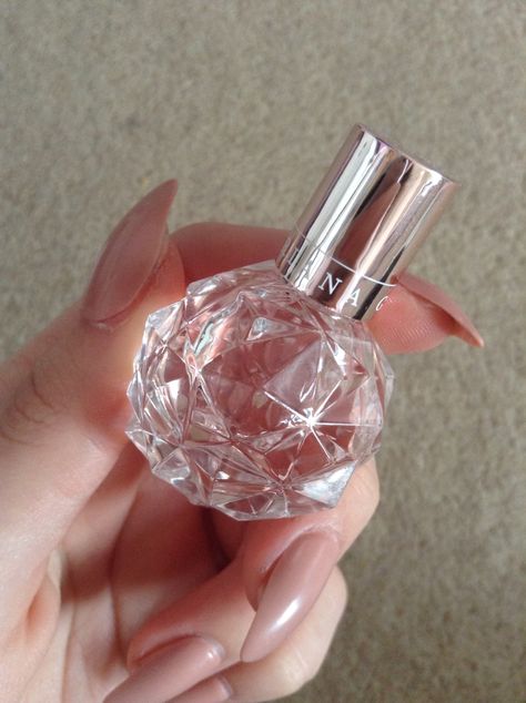 Mini Ari perfume Cute Mini Perfume, Mini Ariana Grande Perfume, Ariana Grande Mini Perfume, Mini Perfume Aesthetic, Aesthetic Perfumes, Mini Perfume Bottles, Mini Parfum, Koleksi Parfum, Aesthetic Perfume