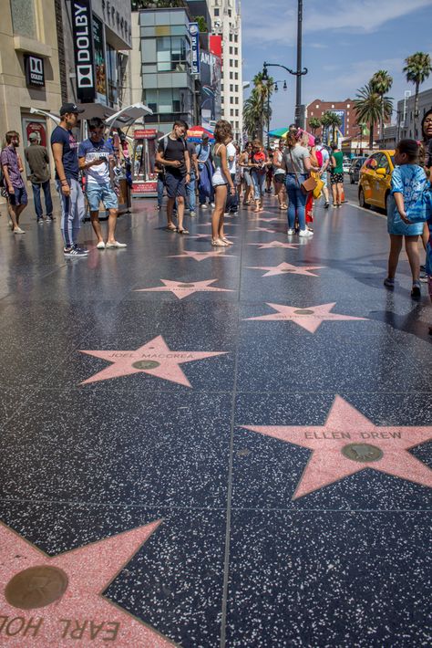 Hollywood Boulevard in Los Angeles. Los Angeles Hollywood Boulevard, Los Angeles Walk Of Fame, Hollywood Street, Disney World Rides, Los Angeles Hollywood, Los Angeles Travel, Hollywood Boulevard, Disney Magic Kingdom, Film Studio