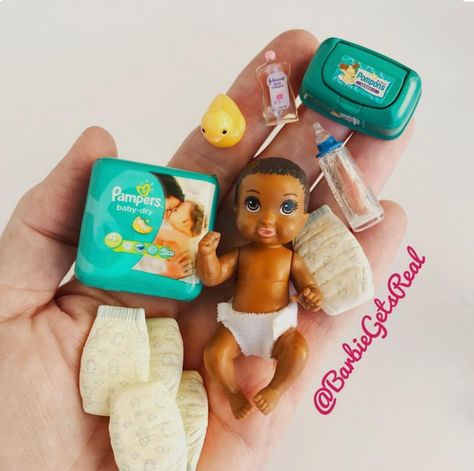 I love to photograph the Barbie Babies and accessories I collect for my Instagram @BarbieGetsReal. The tiny box of Pampers and the Rement… Mini Doll Stuff, My Mini Baby, Barbie Bebe, Barbie Items, Fimo Kawaii, Barbie Things, Barbie Crafts, Accessoires Barbie, Barbie Kids