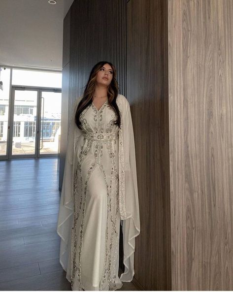 Kaftan White Kaftan Dress For Women, White Moroccan Kaftan, Moroccan Dress Modern, Kaftan Dress Wedding, Arab Kaftan, Kaftan Wedding Dress, Moroccan Wedding Dress, Arabic Party, Wedding Kaftan