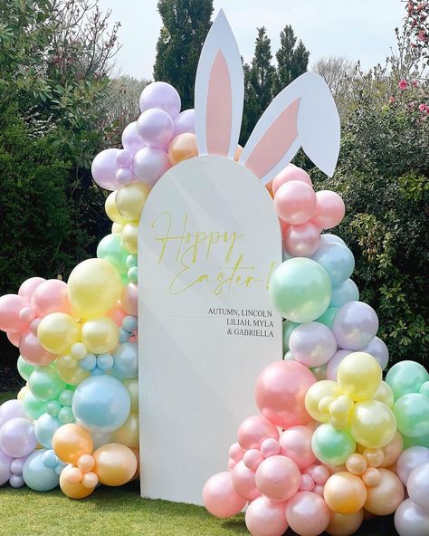 🐰HOPPY EASTER🐰 Serving up another round of glazed gorgeousness🤩 Hope everybody is having a lovely easter Sunday🤍 #easter… | Instagram Rabbit Decorations Party, Pastel Balloon Decor, Bunnies Birthday Party, Holiday Arch, Easter Balloon Decor, Pastel Party Decorations, Easter Party Decorations, Luxury Easter, Cool Backdrops