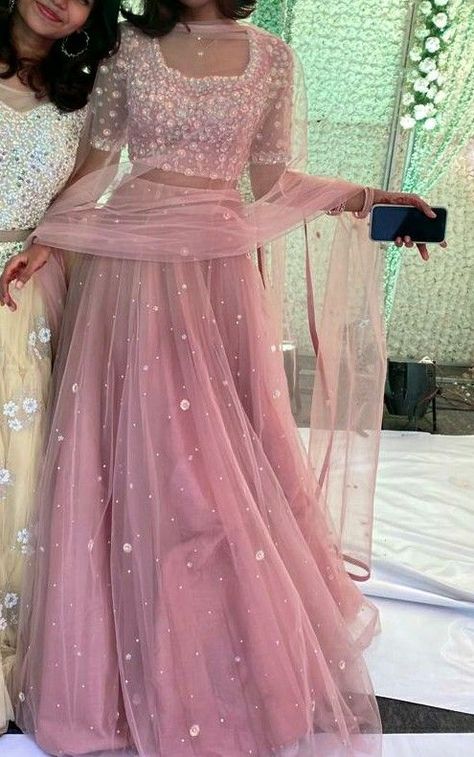 Lehenga To Wear To A Wedding, Wedding Desi Outfit, Pretty Lehenga Designs, Lehenga Simple Designs, Pretty Indian Outfits, Indian Lehenga Simple, Pretty Lehengas Aesthetic, Traditional Indian Dress Aesthetic, Desi Aesthetic Lehenga