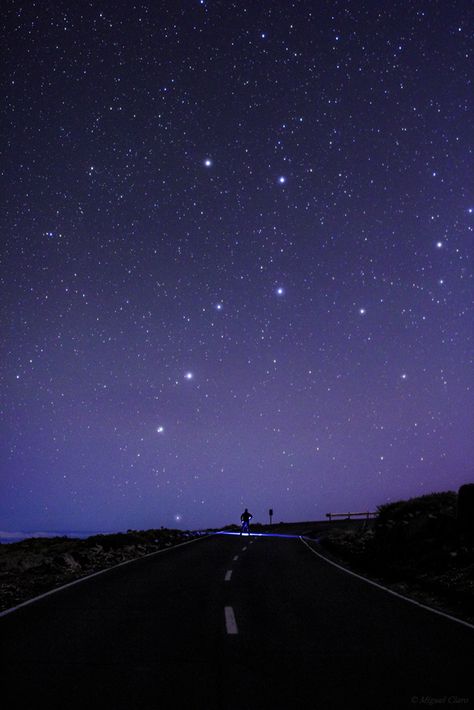 The spring sky will be full of bright stars, among them the constellation Ursa Major, also known as the Big Dipper. Miguel Claro took this photo of the Dipper on the road to Roque de Los Muchachos on the island of La Palma in the Canary Islands, September 2013. He used a Canon 60Da camera (ISO2500; 24mm at f/2; Exp. 15 seconds) to capture the image. The Big Dipper, Night Sky Stars, Ursa Major, Big Dipper, Night Sky Wallpaper, Sky Full Of Stars, Sky Full, Sky Photos, Sky View