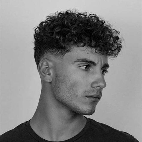 You don’t need to use a lot of styling products with these haircuts. Mousse is ideal for fine hair, it keeps it in place without weight it down. Gel and styling creams will keep thick curls under control.Only have to make a choice of the type of style to go for and you will look just fine. Curly undercuts do very well on men with curly, wavy hair. To get a nice curly undercut, you will need slightly long hair. Mens Curly Haircuts Fade, Surfer Hairstyles, Undercut Curly Hair, Long Curly Hair Men, Men's Curly Hairstyles, Messy Curly Hair, Curly Undercut, Mens Hairstyles Curly, Male Haircuts Curly