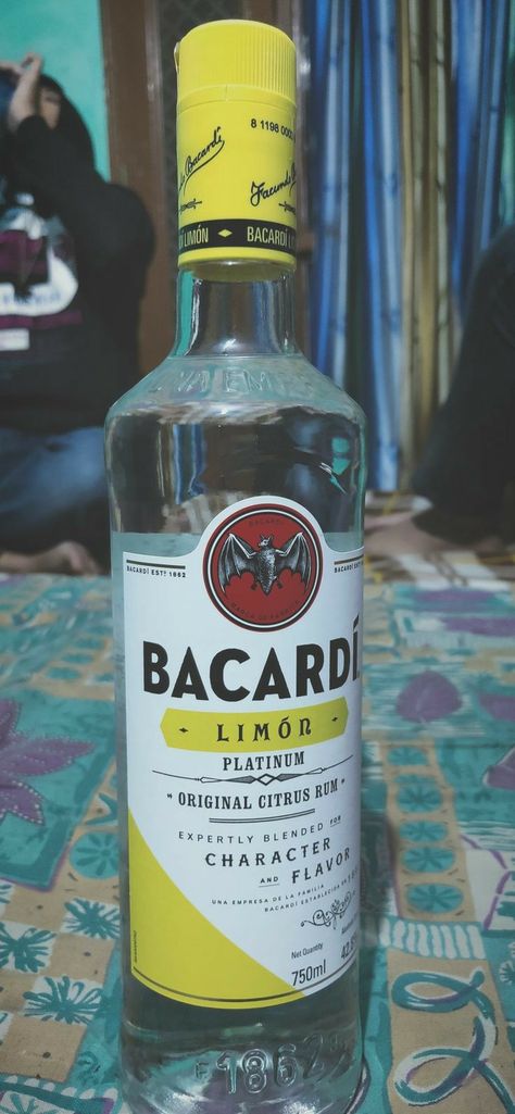 Alcohol Pictures, Alcoholic Drinks Pictures, Daaru Party Pic, Party Night Club Aesthetic, Beer Photos, Party Drinks Alcohol, Bacardi Rum, Alcohol Party, Alcohol Aesthetic