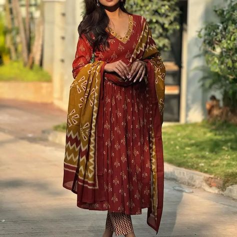 *Summer special Launching 💓💓* Look straight out of a dreamy movie set as you turn around and walk in this elegant flaired suit ! The perfect of traditional wear ❤️❤️❤️❤️❤️❤️❤️❤️❤️ *_New Anarkali kurti set with Less,Adda & Tubelight work new style in saganeri print_* *Fabric - Cotton 60*60* Size :- M(38) L(40) Xl (42) Xxl (44) *Work-Adda Work Detailing* Kurti length - 47 inches Pant length - 38 inches Dupatta length- 2.40 mtr. Sleeves - 3/4 sleeve *Price -999+s hip /-* Ready to... Block Print Top, Salwar Kameez Wedding, Flared Anarkali, Asian Suits, Dress India, Palazzo With Kurti, Kurti Cotton, Red Anarkali, Designer Dupatta