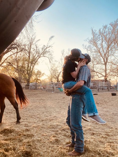 Country Couple Photoshoot, Country Couple Photos, Country Couple Pictures, Country Relationship Goals, Couple Photoshoot Ideas, Luke Brooks, Country Couple, Country Relationships, Cute Country Couples