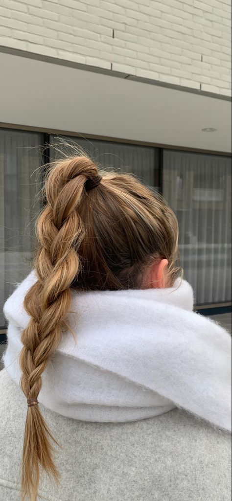 Aesthetic Hairstyle Pictures, Headband Looks Hairstyles, Outfit Inspo Parisian, Rbt Hairstyles, Hairstyle Ideas 2023, 4 Part Braid, Hal Pal Hair, Winter Hairstyles Aesthetic, Haïr Style For Middle Hair