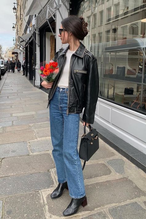 How French Women Are Wearing Their Favorite Black Leather Jackets Right Now French Effortless Style, Night Out Winter Outfit, Ashley Outfits, Casual Jacket Outfit, Faux Leather Jacket Outfit, Black Jacket Style, Black Jacket Outfit, Womens Leather Jacket Outfit, Leather Jacket Street Style