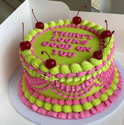 Small green and pink birthday cake that says thirty looks good on you 30tj Birthday Cake, Funny 30 Birthday Cake, 90s Inspired Cake, Retro Cakes Birthday, 30tg Birthday Cake, Early 2000s Birthday Cake, Vintage 30th Birthday Cake, 2002 Birthday Cake, Early 2000s Cake