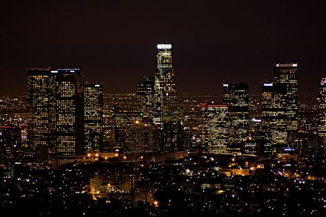 Los Angeles at night Night City Laptop Wallpaper, City Night Laptop Wallpaper, Night Sky Aesthetic Laptop Wallpaper, City Wallpaper Aesthetic Laptop, Laptop Wallpaper Night City, City View Wallpaper Laptop, Night City Pc Wallpaper, Night Vibes Pc Wallpaper, City At Night Wallpaper Laptop