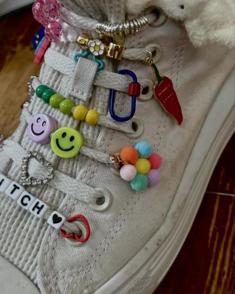 Arts & Crafts 🎨🖌️ . . . . . . . . #charmnecklace #charm #charms #converse #customshoes #customconverse #diy Converse Diy, Customized Converse, Diy Converse, Converse Design, Samba Outfit, Custom Converse, Diy Shoes, Painted Shoes, Diy Charms