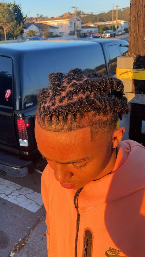 Barrel Locks Men, Hightop Dreads Barrel Twist, Dread Hairstyles Barrel Twist, Barrel Roll Locs Men, Barrel Twist Styles, Barrel Twist Dreads Men, Barrel Twist Locs, Dread Colors, Mens Locs