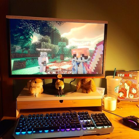 Chill Gaming Aesthetic, Minecraft Gaming Aesthetic, Chill Gaming Setup, Gaming Setup Minecraft, Playing Minecraft Aesthetic, Brown Gaming Setup, Minecraft Setup, Minecraft Gaming Setup, Desktop Ideas