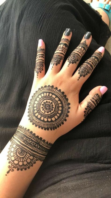 Royal Finger Mehndi Design. Mandalas, Round Mendhi Design Simple, Simple Mehendi Designs, Tato Henna, मेहंदी डिजाइन, Henna Tattoo Designs Hand, Very Simple Mehndi Designs, Simple Mehndi Designs Fingers, Mehndi Designs For Kids