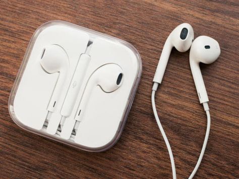 Fone Apple, Iphone Earphones, Apple Earphones, Ios Features, Apple Earpods, Ipod Nano, Lightning Cable, Apple Accessories, Mobile Accessories