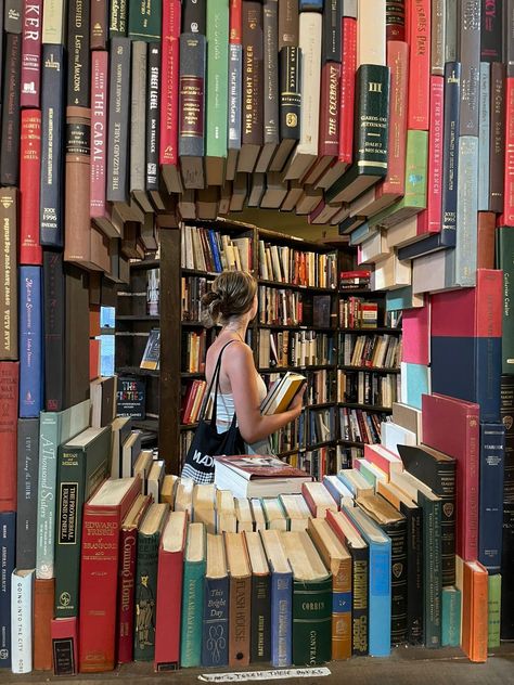 Bookshop Café, Bookstore Design, The Last Bookstore, Library Cafe, Opening A Coffee Shop, Bookstore Cafe, Library Inspiration, Library Aesthetic, Book Cafe