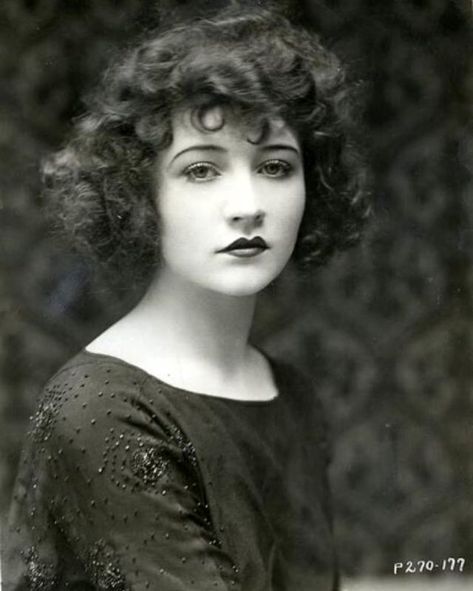 40 Fabulous Photos of Classic Beauties Who Defined the 1920s Women's Fashion ~ vintage everyday 1920 Makeup, 1920s Fashion Women, 1920s Women, Portrait Vintage, Silent Film Stars, Vintage Mode, Silent Movie, Foto Vintage, Angel Face