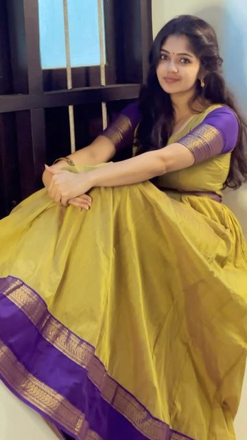 Tamil Pongal, Girl In Saree, Attractive Dresses, Indian Saree Blouses Designs, Beautiful Dresses Short, Elegant Saree, Beautiful Women Over 40, Traditional Wear, Beautiful Smile Women