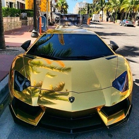Gold Wrap Gold Lamborghini, Luxury Apartments Interior, Sports Cars Lamborghini, Chrome Cars, Vinyl Wrap Car, Luxury Boat, Gold Car, Sports Car Wallpaper, Best Mobile Phone