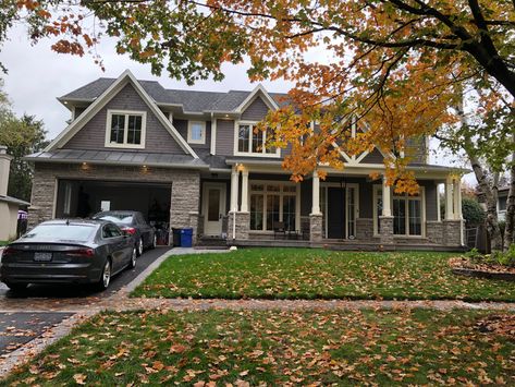 Basic Home Exterior, Suburban Country Home, Cute Suburban House Interior, Home Exterior Suburban, Single Family Home Aesthetic, Family House Suburban, Rich Neighborhood Houses, Fall Suburban House, Nice Suburban Homes