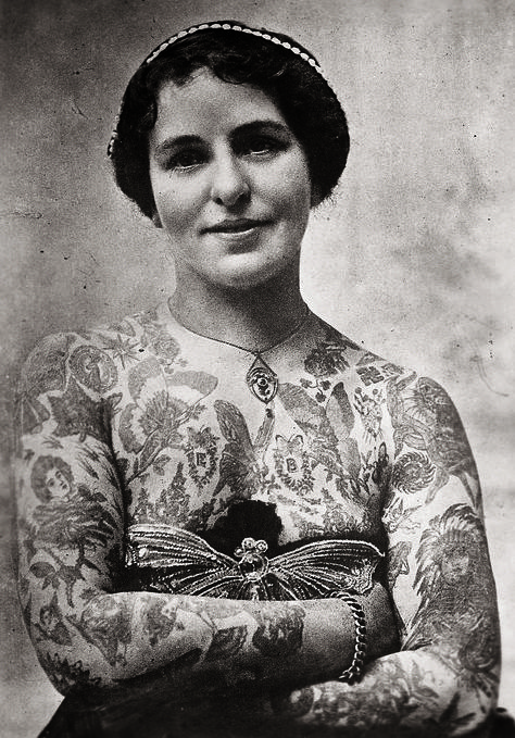 Edith Burchett; London, Great Britain (c. 1920) | 14 Truly Awesome Photos Of Tattoos Throughout History Vintage Tattoos, Historical Tattoos, Woman With Tattoos, History Tattoos, Tattoed Women, Tattoo People, Portrait Vintage, Tattoo Photography, Full Body Tattoo