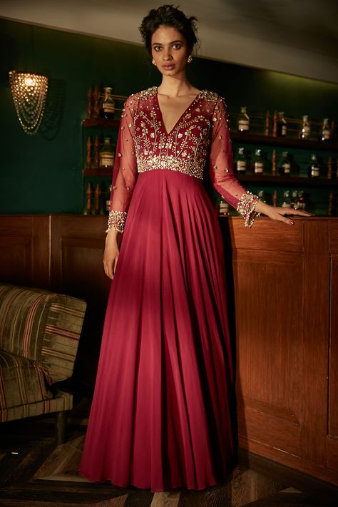 Wine georgette deep V-neck gown with an attached draped dupatta Haute Couture, Couture, V Neck Anarkali Dress, Gown With Attached Dupatta, Classy Frocks, V Neck Kurti Design, Stiching Ideas, Ethnic Gowns, Simple Gown