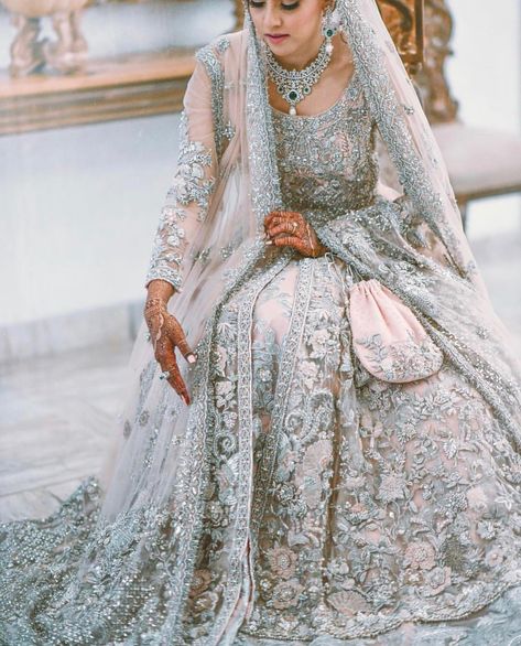 Madeeha looking stunning on her wedding day in @elanofficial With Jewelerry by @neemarjewels  Nothing like an Elan bride ✨♥️ 📷… Valima Bride, Asian Bridal Wear, Indian Wedding Dresses, Pengantin India, Walima Dress, Perhiasan India, Nikkah Dress, Desi Wedding Dresses, Asian Bridal Dresses