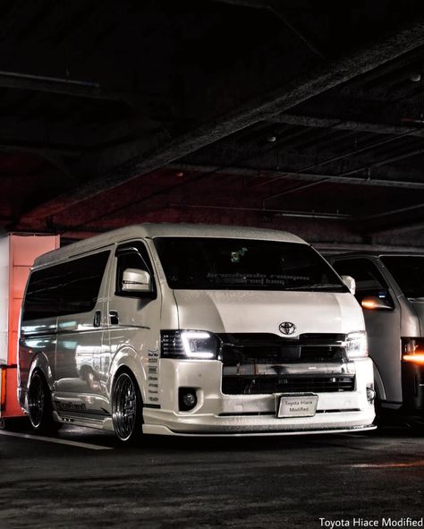 😍 - Toyota Hiace Modified Cars, Toyota Hiace Modified, Van Modified, Toyota Wish, Toyota Hiace, Vroom Vroom, Amazing Cars, Camper Van, Toyota