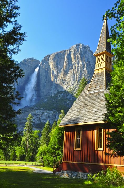 Yosemite Chapel, Yosemite Waterfalls, World Most Beautiful Place, Yosemite Falls, Creative Brochure, Yosemite Valley, Beautiful Streets, Places In The World, Peaceful Places