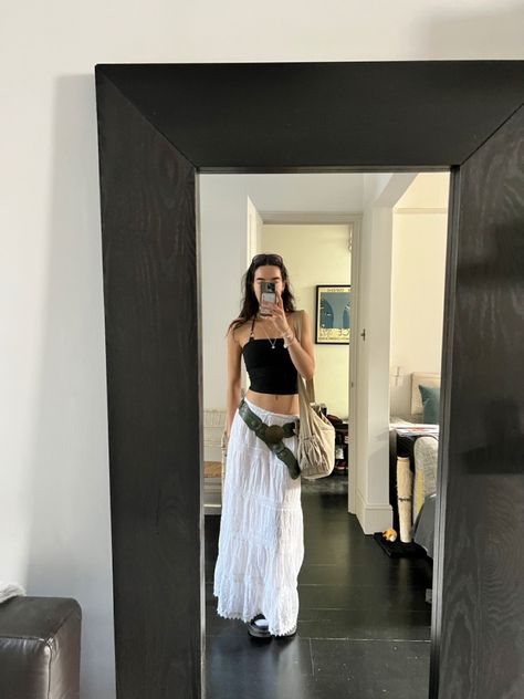 Low Rise White Skirt Outfit, Skirt And Bandeau Outfit, White Maxi Skirts Outfit, Fits With Maxi Skirts, Maxi Skirt With Belt Outfits, Festival Outfits Maxi Skirt, Skirt With Belt Outfit Y2k, Belts On Skirts, Long White Summer Dress Outfit