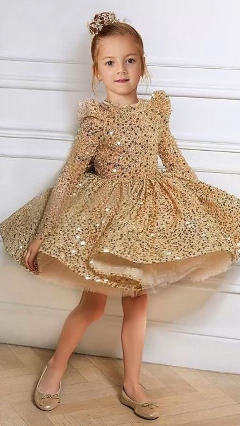 🤗🥰Customised dresses (choose color and size according to your choice) 

Mother and daughter 

Baby shower dress

Engagement look dress 

Wedding dresses look 

Anything if you want🤗👆🏻

#ferry #flare #gowns 
 • DM Me for more details
 • #anabcollection #dresses #fashion #love #baby #gown #design #designer #designergrafico #style #reels #trending #trendingreels #viral #viralvideos Girls Formal Wear, Gold Flower Girl Dresses, Sequin Flower Girl Dress, Princess Flower Girl Dresses, Gown Pattern, Gauze Dress, فستان سهرة, Cute Prom Dresses, Dress Sleeve Styles