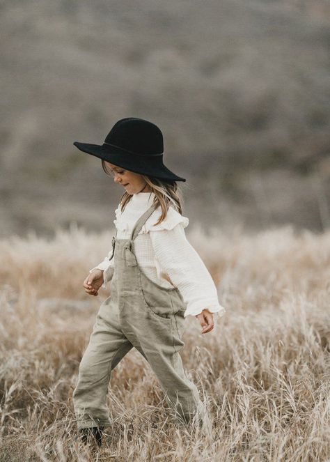 Nature, Boho Girl Style, Ootd Girl, Toddler Overalls, Hat For Kids, Bohemian Mode, Boho Hat, Linen Romper, Mode Boho